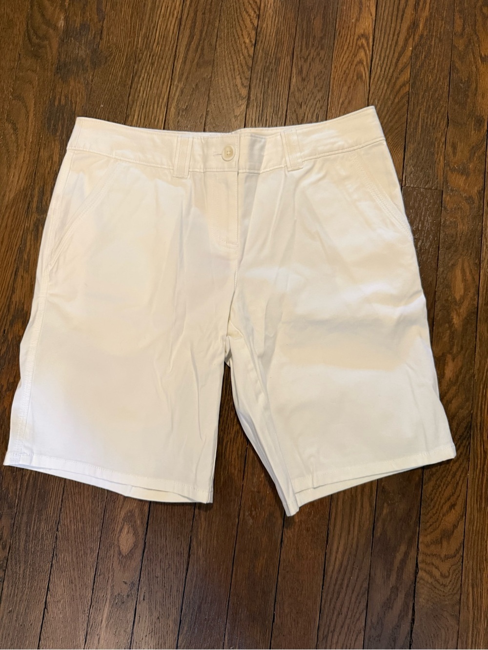 Tommy Bahama White Jet Away Twill Bermuda Shorts NWT Size 4 - Picture 2 of 4